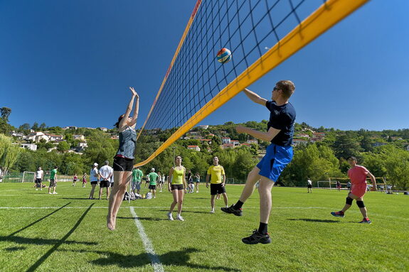 1-ce-second-tournoi-de-volley-sur-herbe-etait-organise-par-le-volley-olympique-du-puy-1435609669.jpg